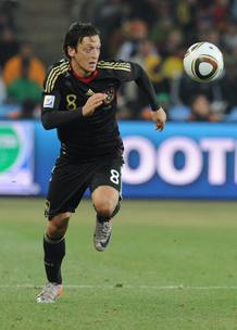 Mesut &Ouml;zil ya es nuevo jugador del Real Madrid.