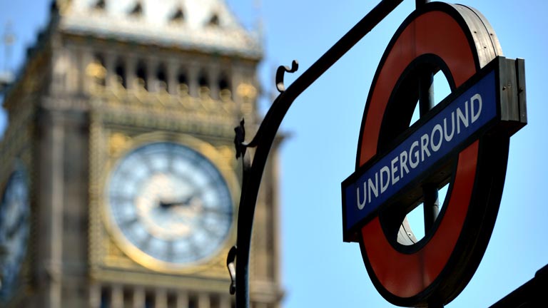 El metro de Londres, el más antiguo del mundo, cumple hoy 150 años de historia