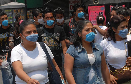 M&eacute;xico vive paralizado por la gripe porcina