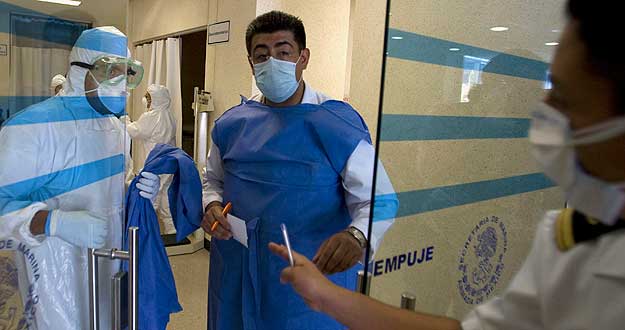 En los hospitales mexicanos utilizan puertas aislantes para contener el virus.