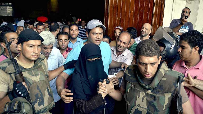 Cientos de islamistas bloqueados en la mezquita de Ramsés