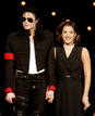 Michael Jackson sorprendi&oacute; a la prensa con su primer matrimonio. El rey del pop se cas&oacute; con la hija de Elvis, Lisa Marie Presley.