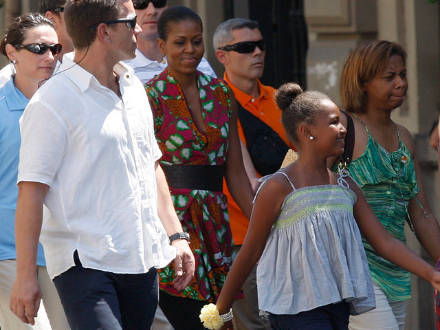 Michelle Obama y su hija Sasha hacen turismo por la ciudad de Granada