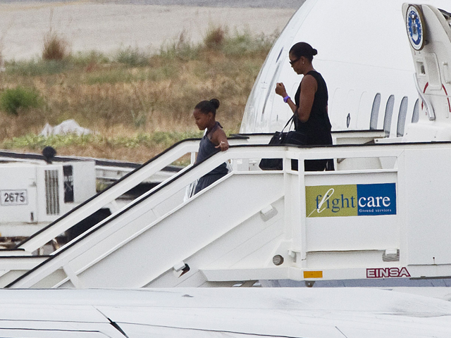 Michelle Obama y su hija Sasha, ya est&aacute;n en la Costa del Sol