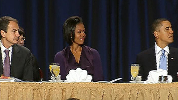 Zapatero, junto a Michelle Obama y el presidente de EE.UU., en el Desayuno de la Oraci&oacute;n.