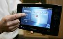 2006 - Se presenta el Touch Pack de Samsung. Funciona con Windows XP, tiene pantalla y teclado t&aacute;ctil y botones e iconos de acceso a las distintas aplicaciones.