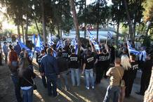 Miembros del partido neo-nazi griego Amanecer Dorado en una manifestaci&oacute;n en Peraia, un suburbio de Tesal&oacute;nica