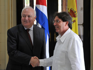 Ver v&iacute;deo  'Miguel &Aacute;ngel Moratinos conf&iacute;a que su visita a Cuba ser&aacute; positiva y exitosa'