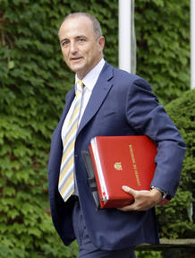 Miguel Sebasti&aacute;n, ministro de Industria.