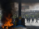 Ir al Video&nbsp;Miles de bolivianos protestan por la subida del precio de los combustibles