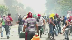 Ver vídeo  'Miles de campesinos colombianos siguen en pie de guerra contra el Gobierno'