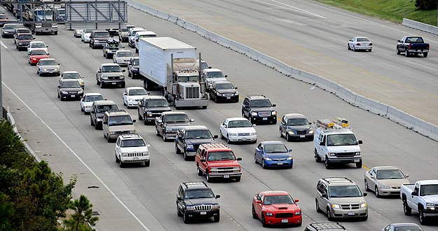 Vista del tráfico en Texas, donde las autoridades han ordenado la evacuación de cientos de miles de ciudadanos ante la llegada del huracán "Ike", que se mueve lentamente por aguas del Golfo de México y puede pasar de categoría dos a tres o cuatro en Vista del tráfico en Texas, donde las autoridades han ordenado la evacuación de cientos de miles de ciudadanos ante la llegada del huracán "Ike", que se mueve lentamente por aguas del Golfo de México y puede pasar de categoría dos a tres o cuatro en