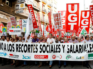 Ver v&iacute;deo  'Miles de funcionarios protestan en toda Espa&ntilde;a por el recorte de salarios'