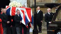 Ir al Video&nbsp;Miles de londinenses despiden a Margaret Thatcher