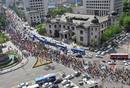 Miles de personas marchan en el centro de Se&uacute;l, Corea del Sur