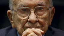 Ir al Video&nbsp;Miles de personas se despiden de Santiago Carrillo