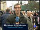 Ir al Video&nbsp;Miles de personas se manifiestan en silencio ante el ayuntamiento de Belfast en repulsa por los asesinatos