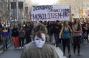 MILES DE UNIVERSITARIOS SE MANIFIESTAN POR EL CENTRO DE BARCELONA