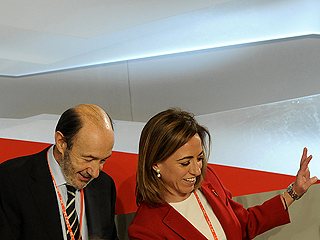 Ver v&iacute;deo  'Los militantes se ponen en pie para aplaudir a Zapatero en el arranque del 38 Congreso del PSOE'