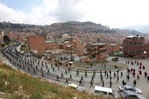 Militares bolivianos se manifiestan en La Paz contra el racismo