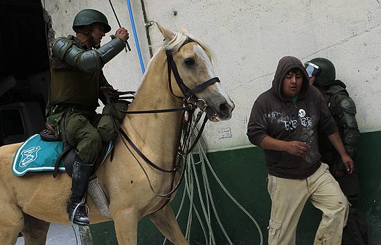 El Ej&eacute;rcito se despliega para evitar saqueos tras el se&iacute;smo en Chile