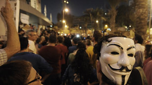 Ver v&iacute;deo  'Un millar de israel&iacute;es se manifiesta en Tel Aviv en solidaridad con un hombre que intent&oacute; inmolarse'