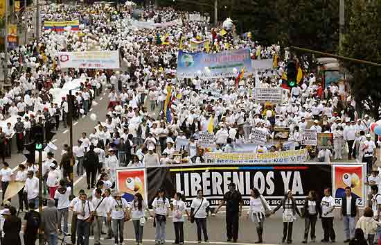 Millones de personas piden libertad en Colombia