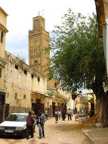 Minarete de la mezquita de Bab al Bardayine en la ciudad narroqu&iacute; de Meknes.
