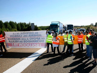 Ver v&iacute;deo  'Mineros de Le&oacute;n y Palencia protestan por el impago de sus n&oacute;minas'