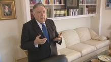 Luis Mar&iacute;a Ans&oacute;n, ex director del diario ABC, donde Mingote ejerci&oacute; su carrera profesional