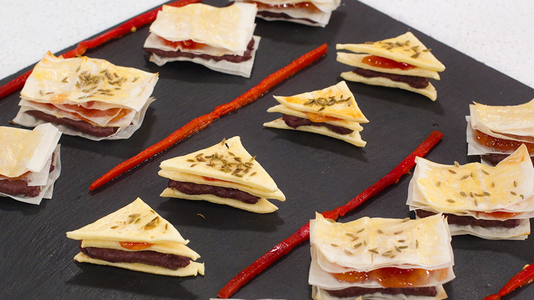 Saber cocinar - Mini lasa&ntilde;as de pasta brick y crema de morcilla