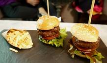 Las minihamburguesitas de La Berenjena, un cl&aacute;sico de la casa.