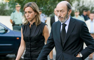 Ver v&iacute;deo  'El ministro del Interior y la ministra de Defensa visitan el lugar del atentado'