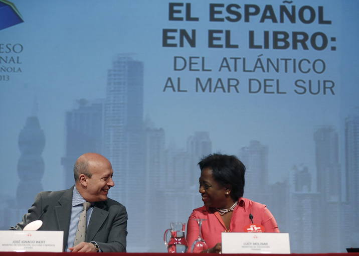 El ministro de Educaci&oacute;n y Cultura, Jos&eacute; Ignacio Wert y la ministra paname&ntilde;a de Educaci&oacute;n, Lucy Molinar, durante la presentaci&oacute;n del VI Congreso Internacional de la Lengua Espa&ntilde;ola, que se celebrar&aacute; en Panam&aacute; del 20 al 23 de octubre.