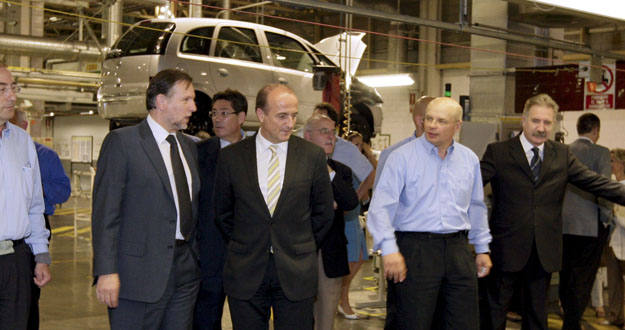 EL MINISTRO DE INDUSTRIA VISITA LA PLANTA DE OPEL EN FIGUERUELAS EL MINISTRO DE INDUSTRIA VISITA LA PLANTA DE OPEL EN FIGUERUELAS