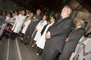 El ministro de Sanidad, Bernat Soria, junto con el personal sanitario del hospital Ram&oacute;n y Cajal durante los cinco minutos de silencio. Este hospital de la capital es uno de los que ha acogido a los heridos por el accidente.