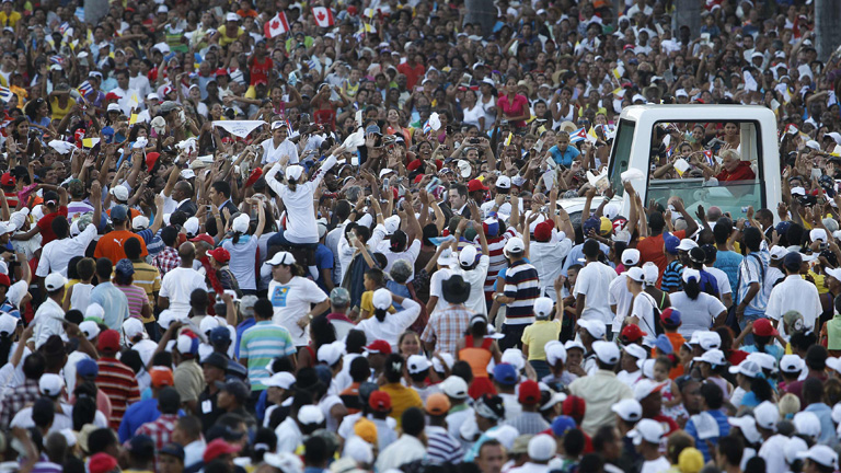 El Papa pide a los cubanos que luchen por una sociedad abierta y renovada