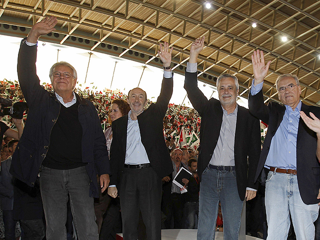 Felipe Gonz&aacute;lez y Alfonso Guerra arropan a Rubalcaba en Dos Hermanas