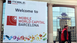 Ver v&iacute;deo  'El 'Mobile World Congress' de Barcelona abre sus puertas con las &uacute;ltimas novedades m&oacute;viles'