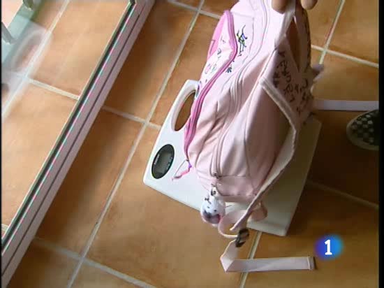 El peso excesivo que cargan muchos ni&ntilde;os en sus mochilas preocupa tanto a los padres como a los m&eacute;dicos