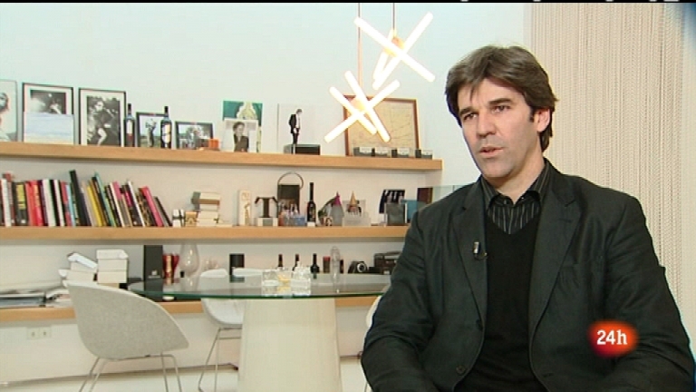 C&aacute;mara abierta 2.0 - Dise&ntilde;adores de moda y la venta online; Juanjo Puigcorb&eacute; en 1minuto.COM; el blog Lo mejor de los 80's - 17/03/12 