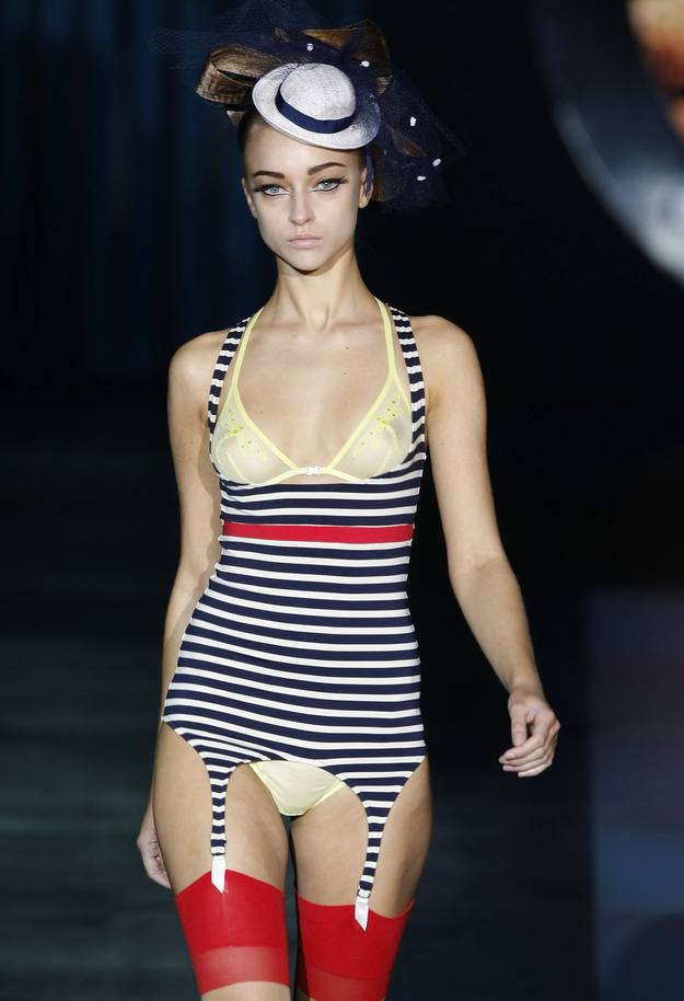 Modelo de Andr&eacute;s Sard&aacute; en Cibeles Madrid Fashion Week