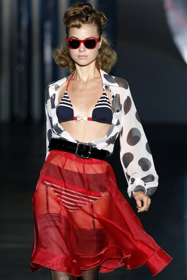 Modelo de Andr&eacute;s Sard&aacute; en Cibeles Madrid Fashion Week