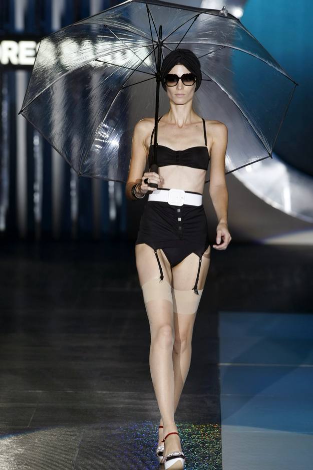 Modelo de Andr&eacute;s Sard&aacute; en Cibeles Madrid Fashion Week