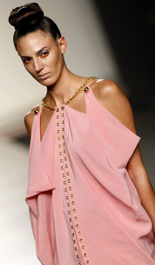 Modelo de Anke Schl&ouml;der en Madrid Cibeles Fashion WeekCIBELES-MODA