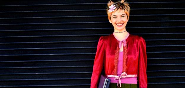 Modelo con chaqueta teñida Modelo con chaqueta teñida