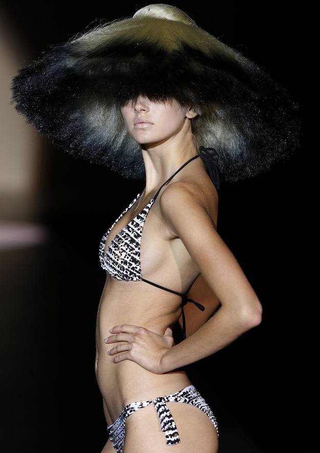 Modelo de Montse Bassons en Cibeles Madrid Fashion Week