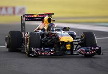 Momento en el que Vettel pincha la rueda izquierda trasera y tiene que decir adiós al GP de Abu Dabi.i Momento en el que Vettel pincha la rueda izquierda trasera y tiene que decir adiós al GP de Abu Dabi.i