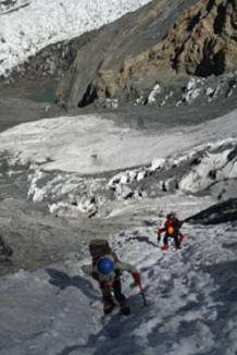 El monta&ntilde;ista Alberto Zerain en su subida al K2.