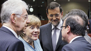 Ver v&iacute;deo  'Monti re&uacute;ne a Merkel, Hollande y Rajoy para consensuar mecanismos de ayuda a Espa&ntilde;a e Italia'